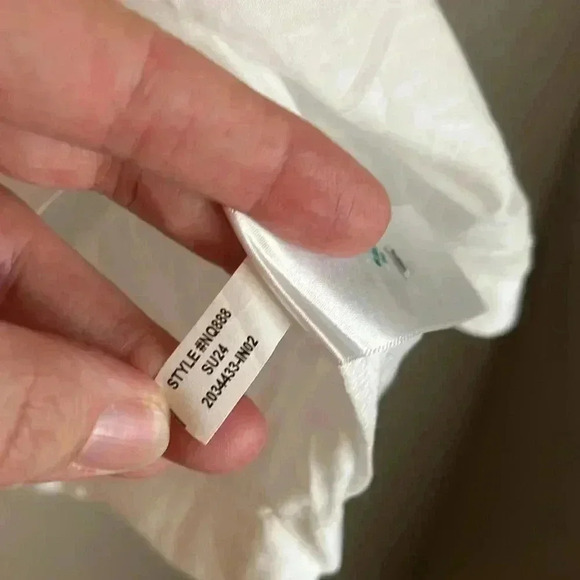 Madewell Classic White V-Neck Blouse - Picture 10 of 10